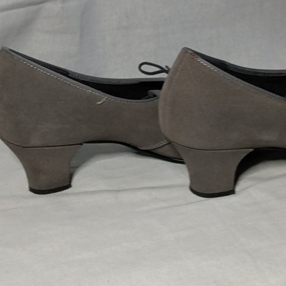 Tictactoes leather gray heels size 10W - Picture 7 of 8